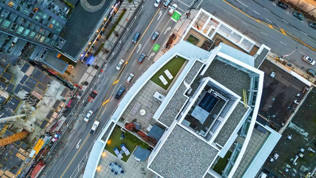 1703 112 E 13th Street, North Vancouver, British Columbia  V7L 0E4 - Photo 4 - R2744764