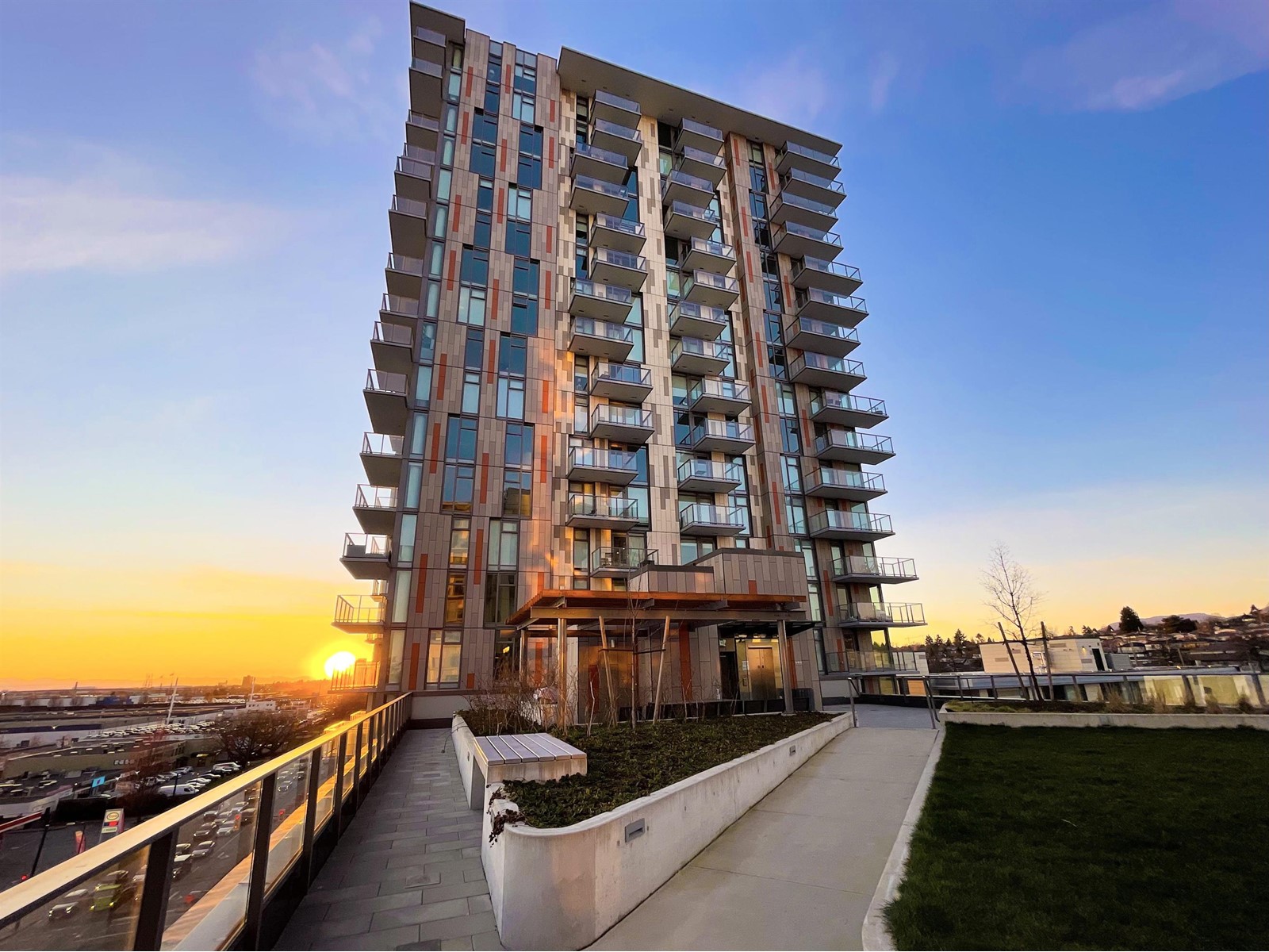 502 8188 Fraser Street, Vancouver, British Columbia  V5X 0J8 - Photo 1 - R2745194