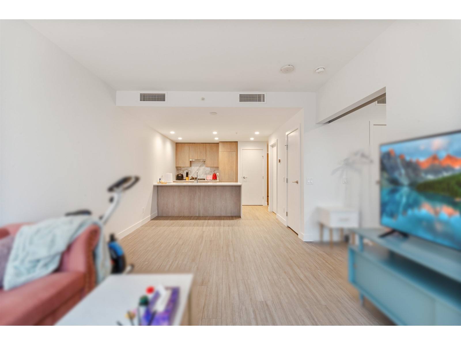 504 6398 Silver Avenue, Burnaby, British Columbia  V5H 0K7 - Photo 1 - R2746424