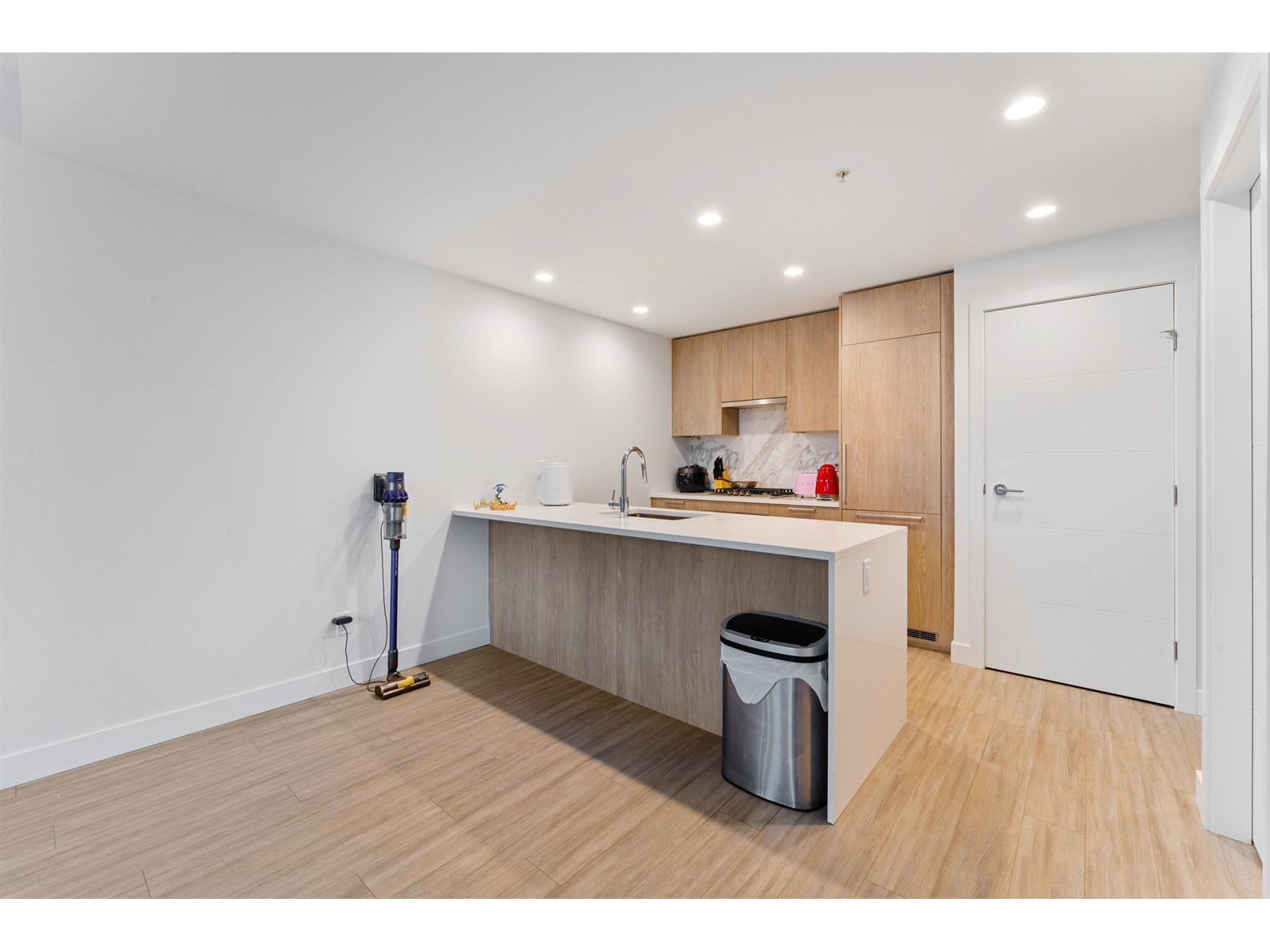 504 6398 Silver Avenue, Burnaby, British Columbia  V5H 0K7 - Photo 7 - R2746424