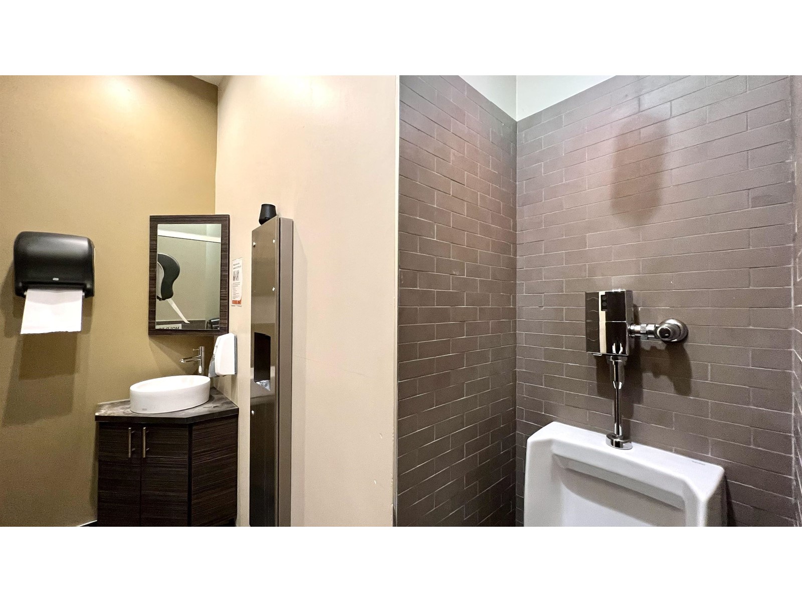 Lorem Ipsum Dolor, Port Moody, British Columbia  V3H  - Photo 18 - DEMO25211247