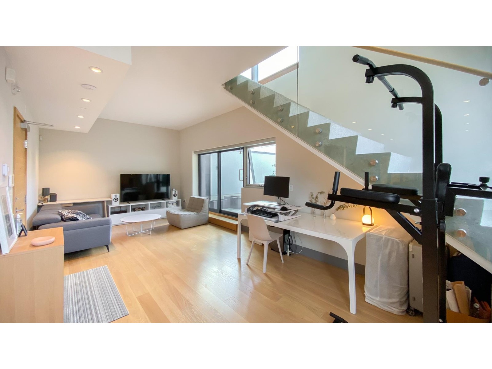 For Sale in Vancouver - 201 1510 W 6th Avenue, Vancouver, British Columbia  V6J 1R2 - Photo 4 - R2744110