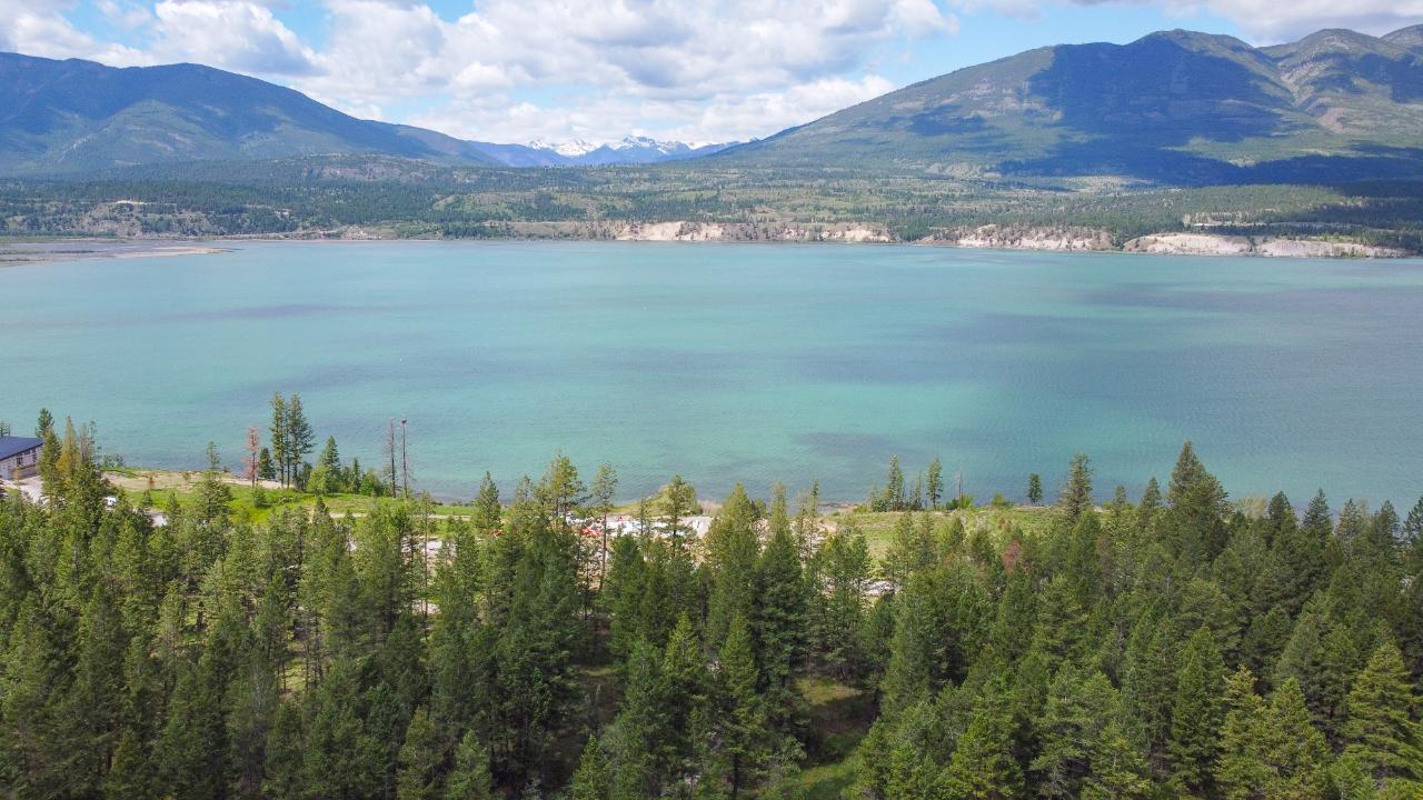 8785 Grainger Road, Canal Flats, British Columbia  V0B 1B0 - Photo 3 - 2468943