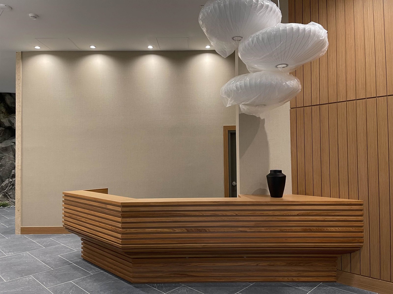 306 6707 Nelson Avenue, West Vancouver, British Columbia  V7W 0A4 - Photo 3 - R2750626