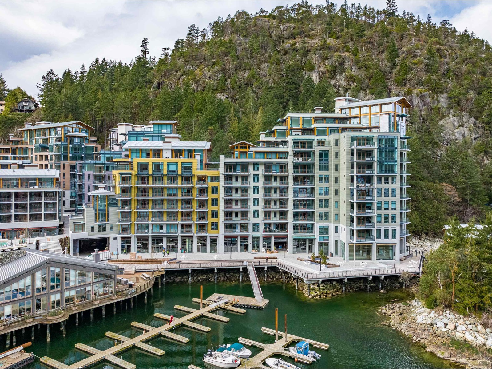 306 6707 Nelson Avenue, West Vancouver, British Columbia  V7W 0A4 - Photo 1 - R2750626