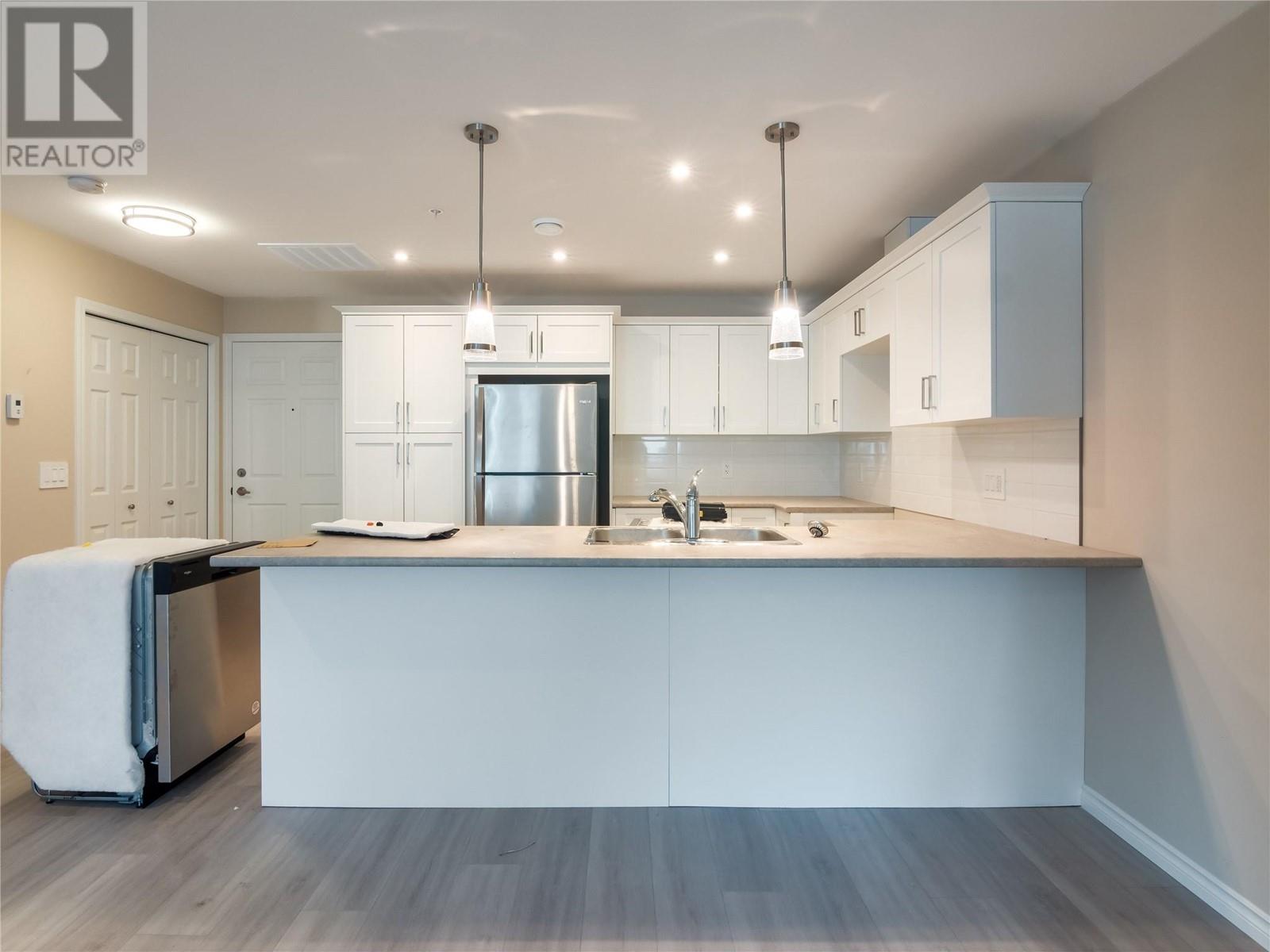 #604 3362 Skaha Lake Road,, Penticton, British Columbia  V2A 6G4 - Photo 1 - 197001