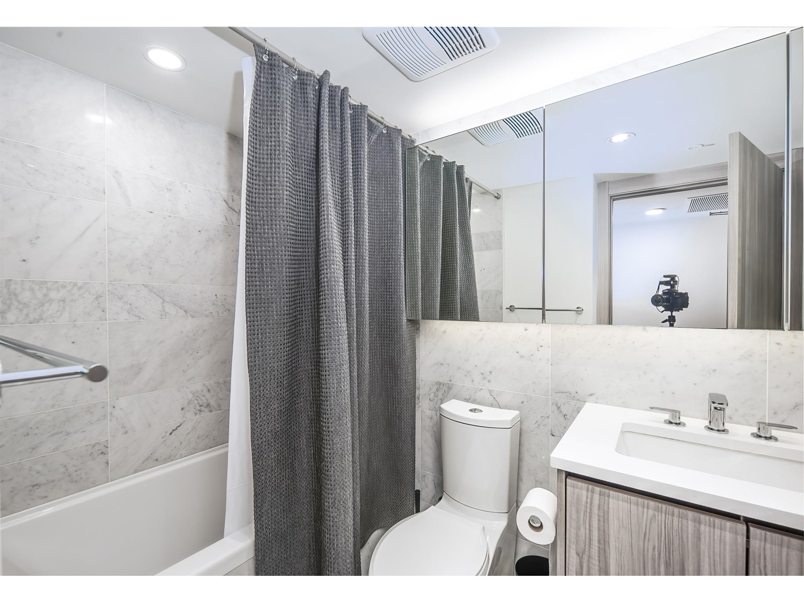 1017 8800 Hazelbridge Way, Richmond, British Columbia  V6X 0S3 - Photo 13 - R2754451