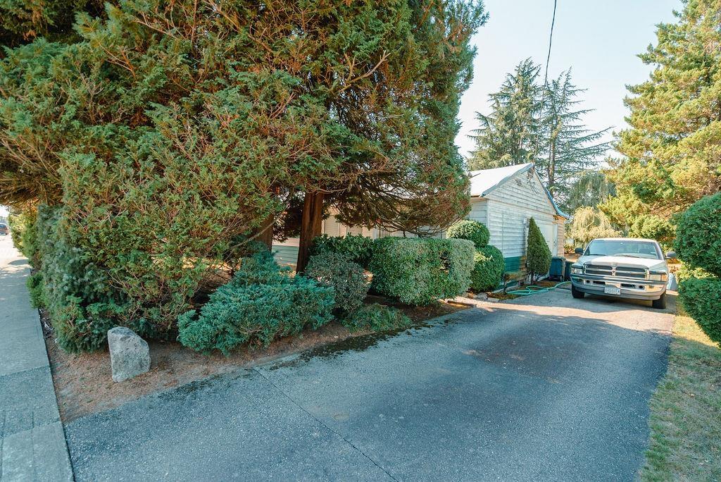 11749 Harris Road, Pitt Meadows, British Columbia  V3Y 1Y7 - Photo 5 - R2754921