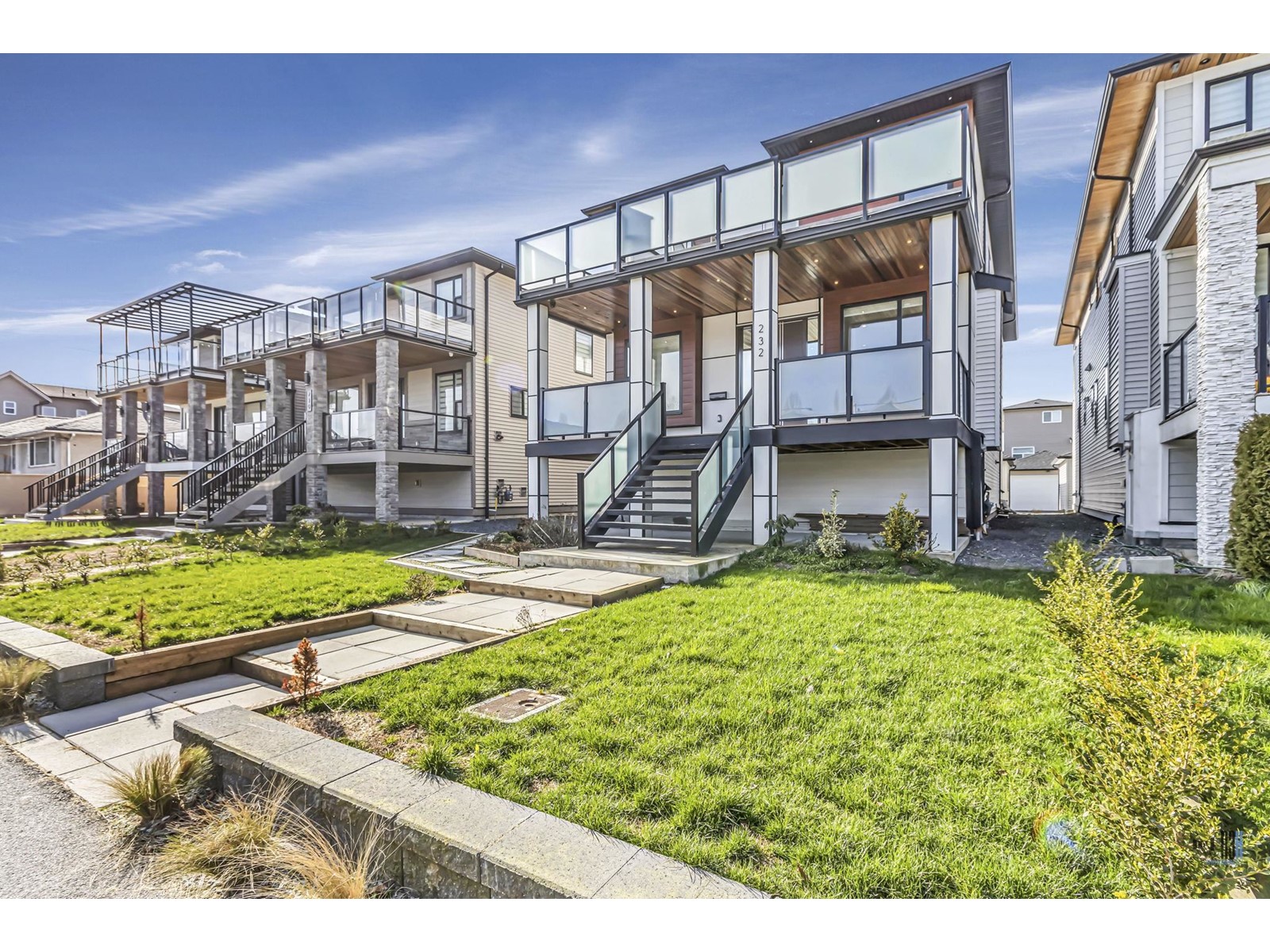 232 Howes Street, New Westminster, British Columbia  V3M 5L6 - Photo 2 - R2755600