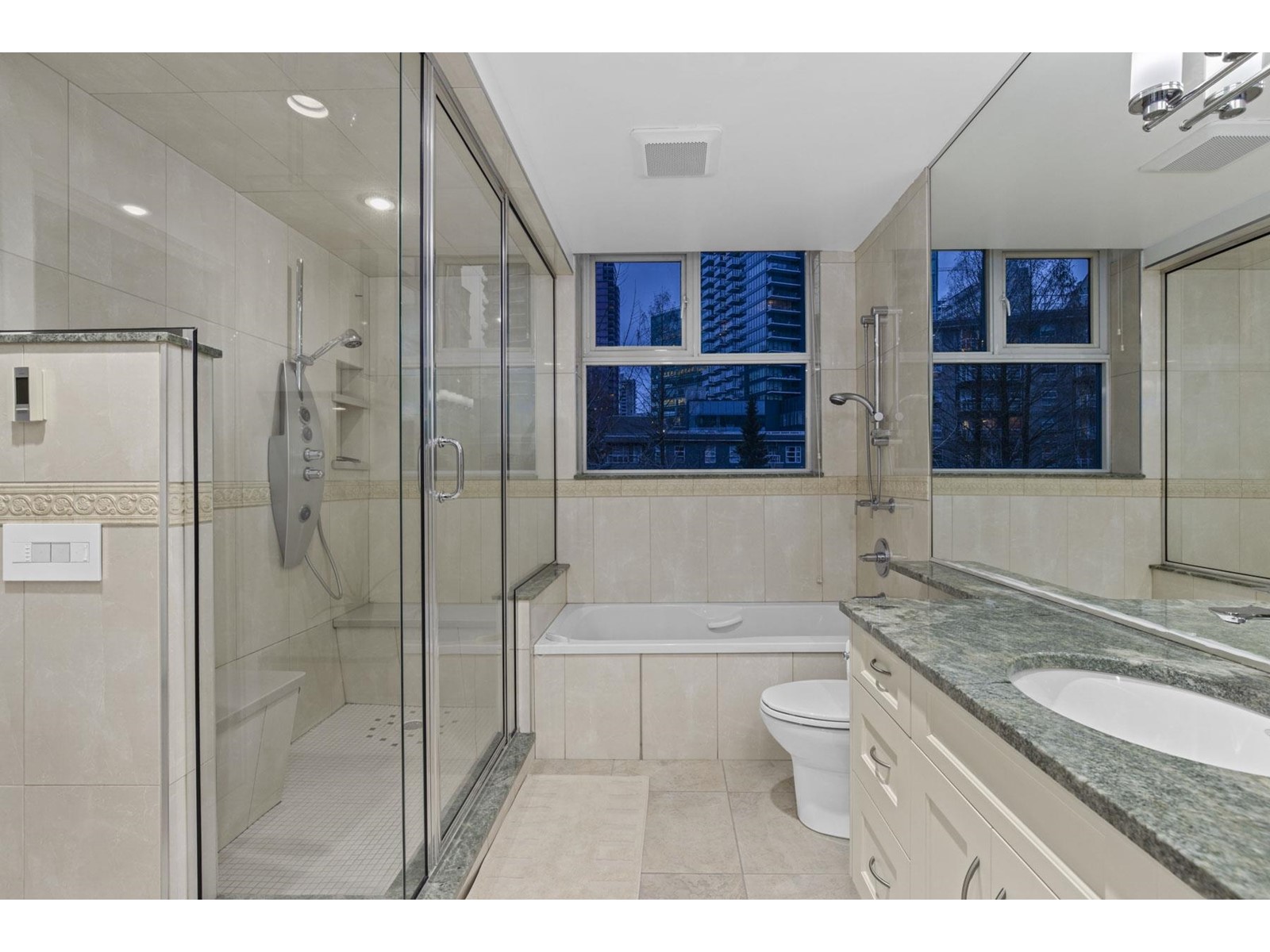 L302 1550 Coal Harbour, Vancouver, British Columbia  V6G 3G1 - Photo 26 - R2756201