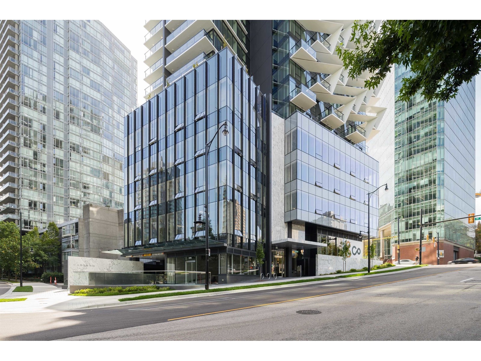 1706 620 Cardero Street, Vancouver, British Columbia  V6G 0C7 - Photo 1 - R2750837