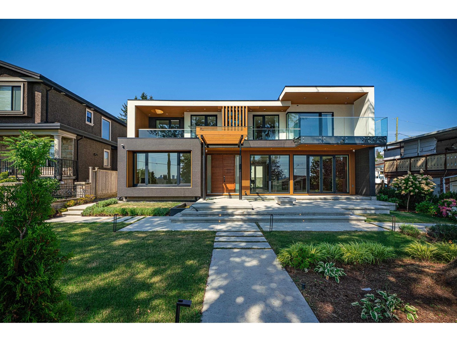 6195 Grant Street, Burnaby, British Columbia  V5B 2K7 - Photo 1 - R2756581