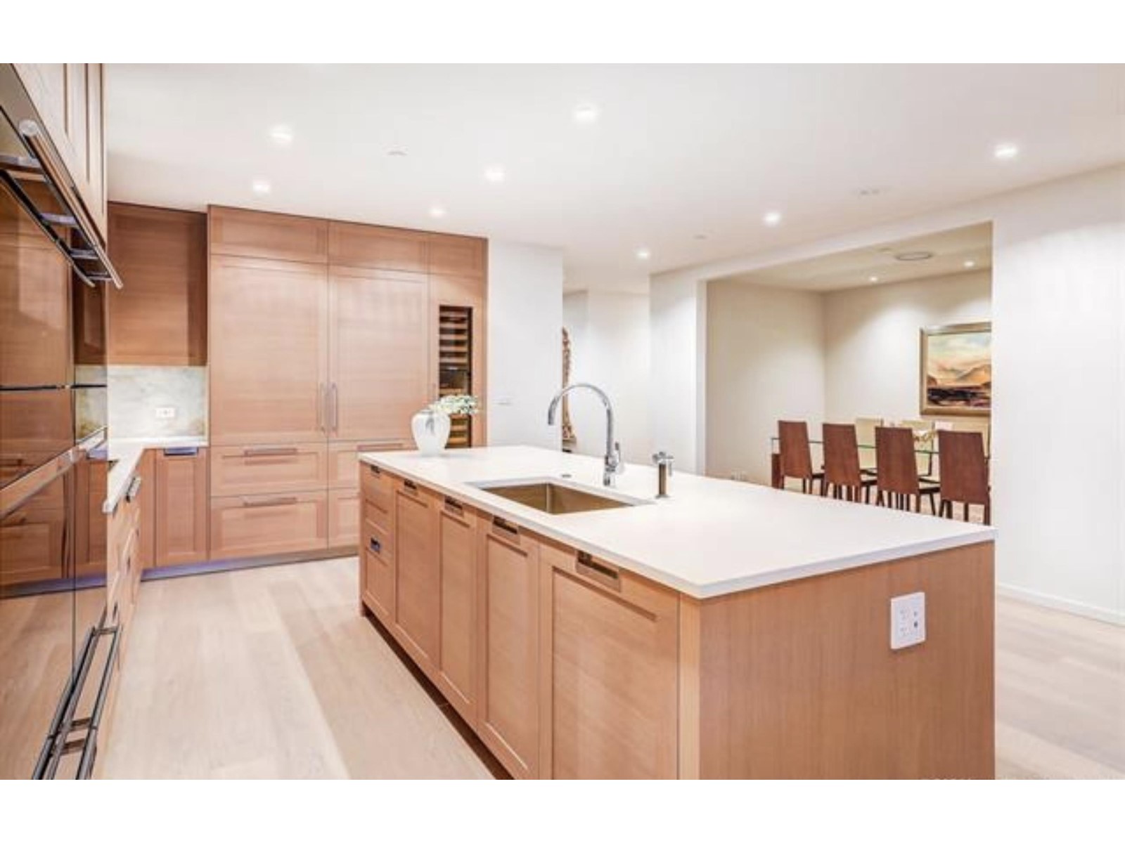 206 1355 Bellevue Avenue, West Vancouver, British Columbia  V7T 0B4 - Photo 2 - R2757131