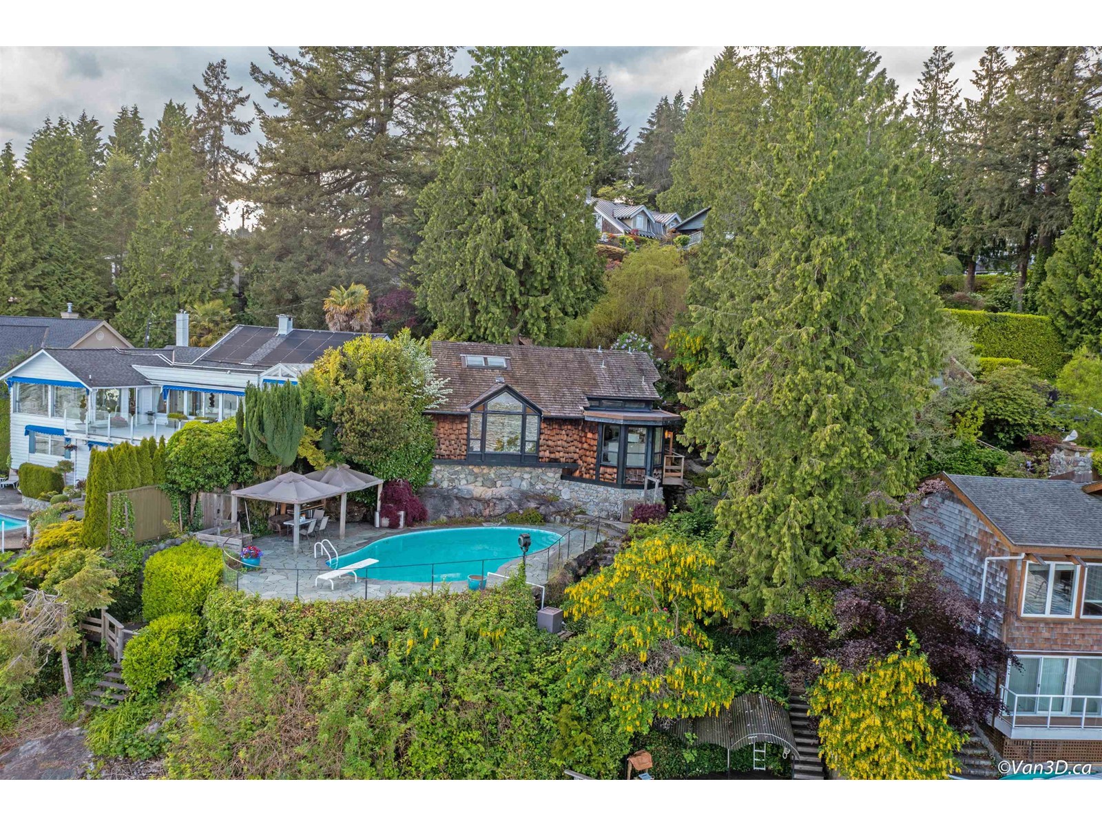 4541 Stonehaven Avenue, North Vancouver, British Columbia  V7G 1E7 - Photo 11 - R2757389