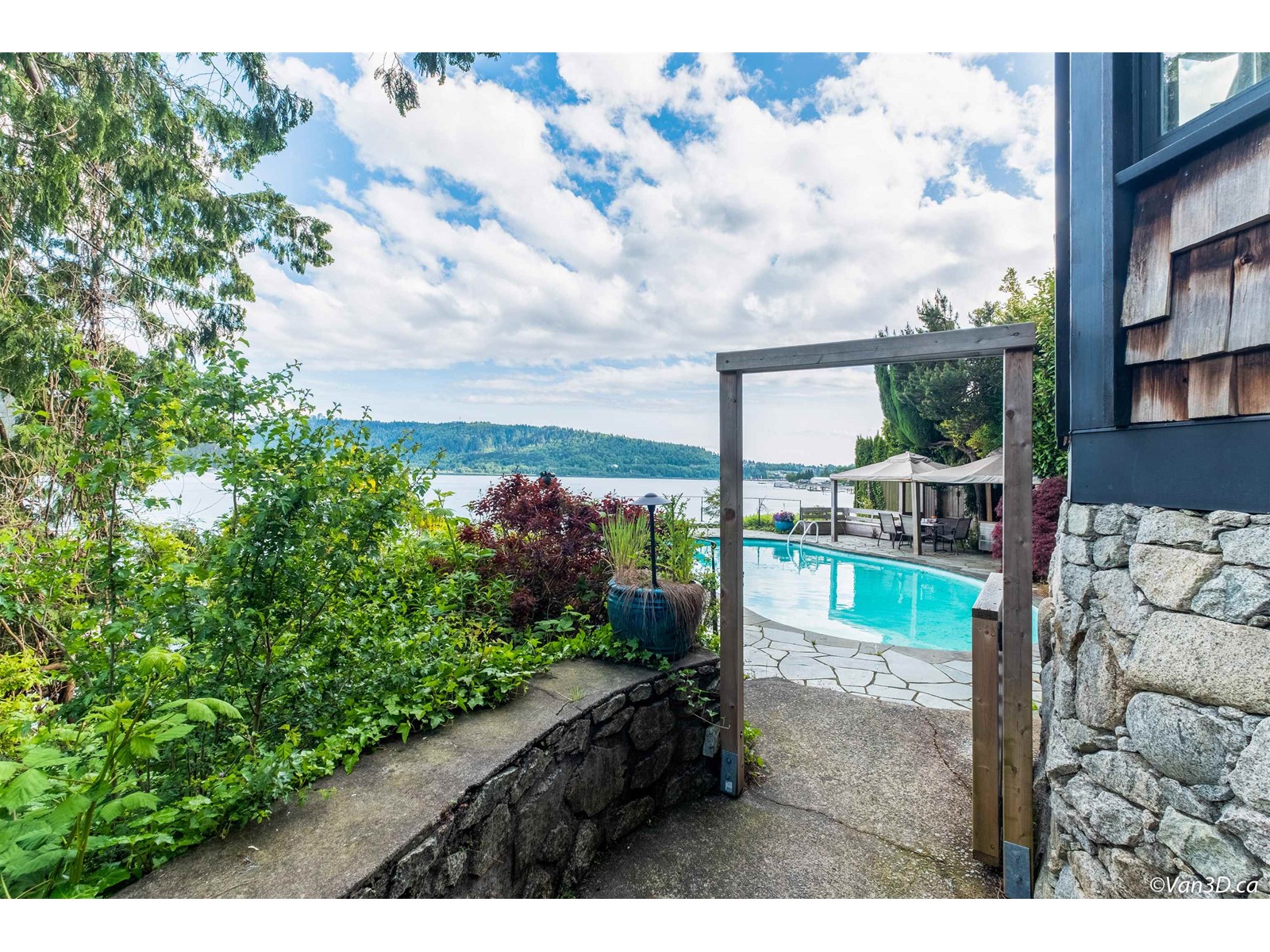 4541 Stonehaven Avenue, North Vancouver, British Columbia  V7G 1E7 - Photo 6 - R2757389