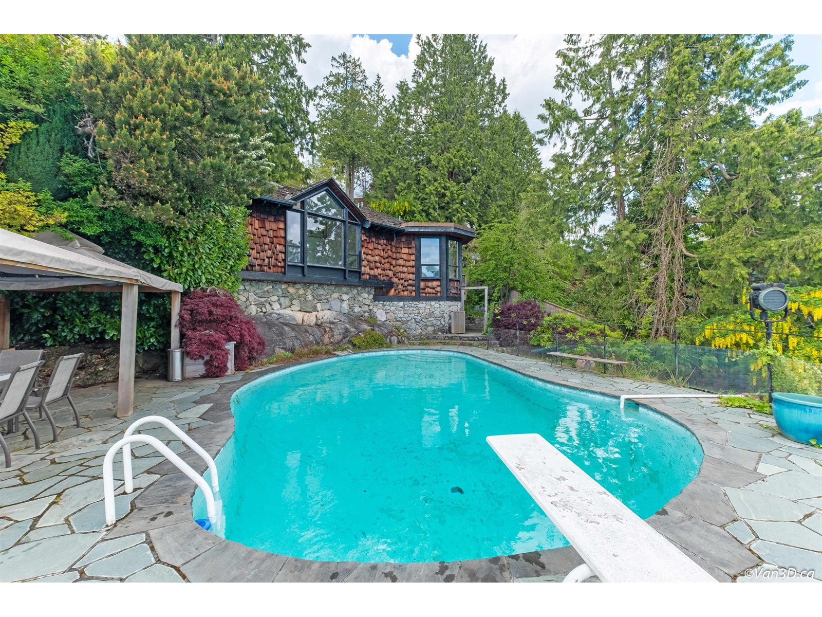 4541 Stonehaven Avenue, North Vancouver, British Columbia  V7G 1E7 - Photo 5 - R2757389