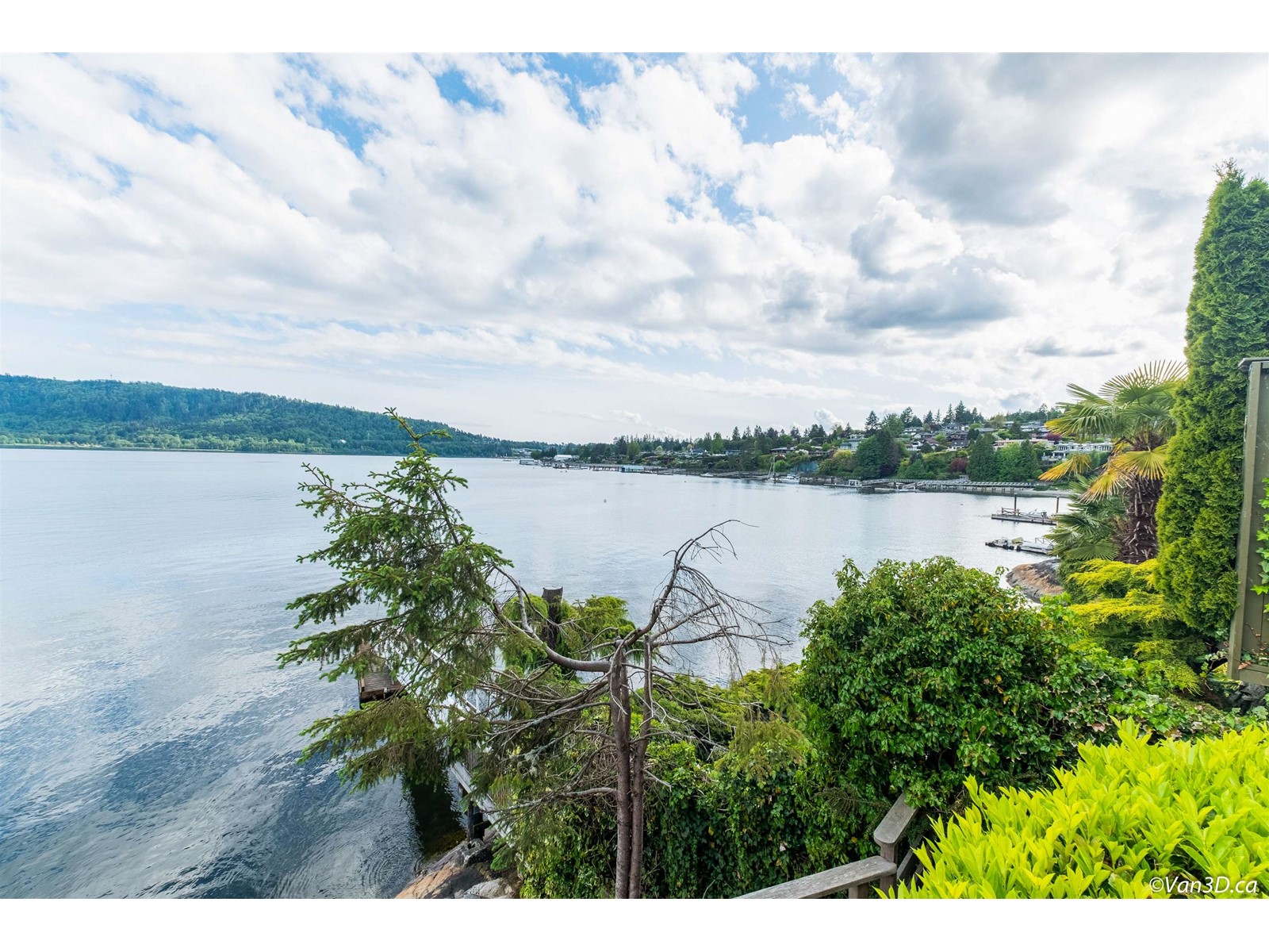 4541 Stonehaven Avenue, North Vancouver, British Columbia  V7G 1E7 - Photo 3 - R2757389