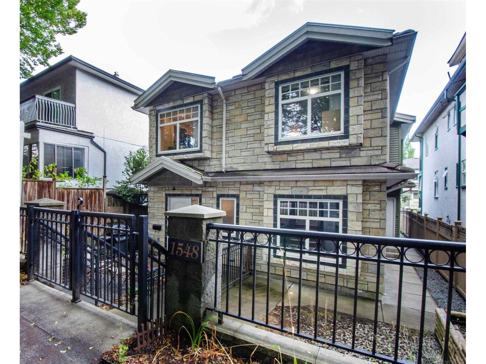 1550 E 1st Avenue, Vancouver, British Columbia  V5N 1A5 - Photo 2 - R2759202