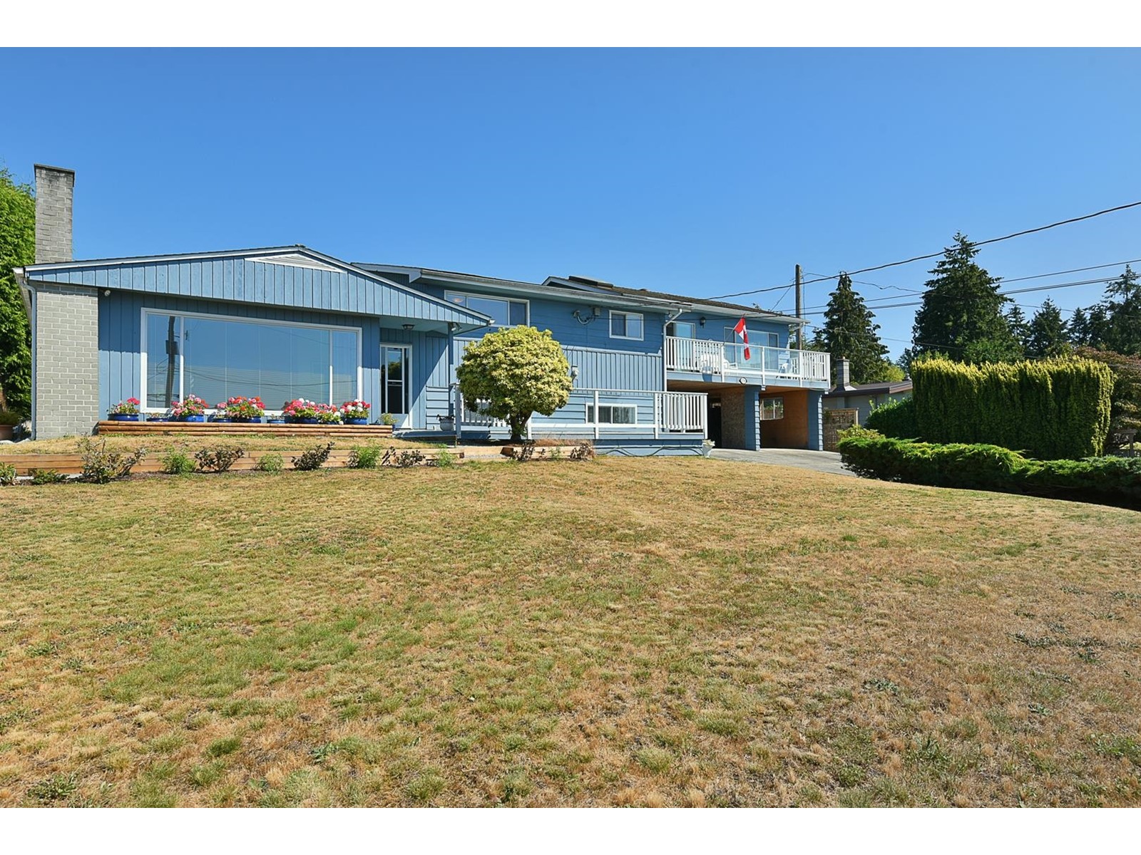 4798 Whitaker Road, Sechelt, British Columbia  V7Z 0G3 - Photo 2 - R2759557