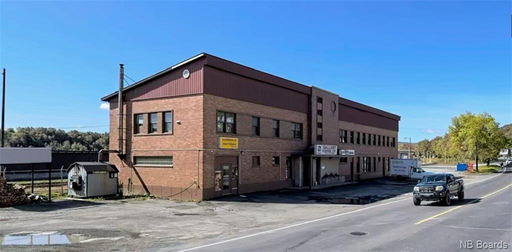 194 St-Francois Street, Edmundston, New Brunswick  E3V 1E8 - Photo 1 - NB084524