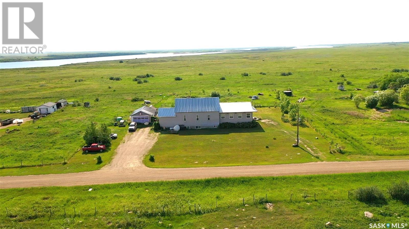 Estevan (Hitchcock Acreage) 2 Acres, Estevan Rm No. 5, Saskatchewan  S4A 2K9 - Photo 1 - SK922929