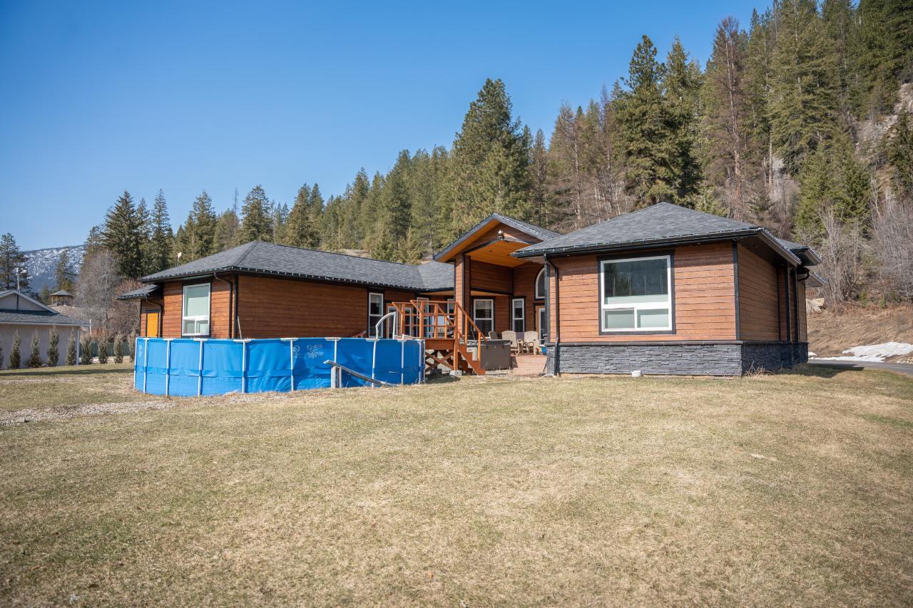 2977 Upper Levels Road, Castlegar, British Columbia  V0G 1X0 - Photo 43 - 2469572