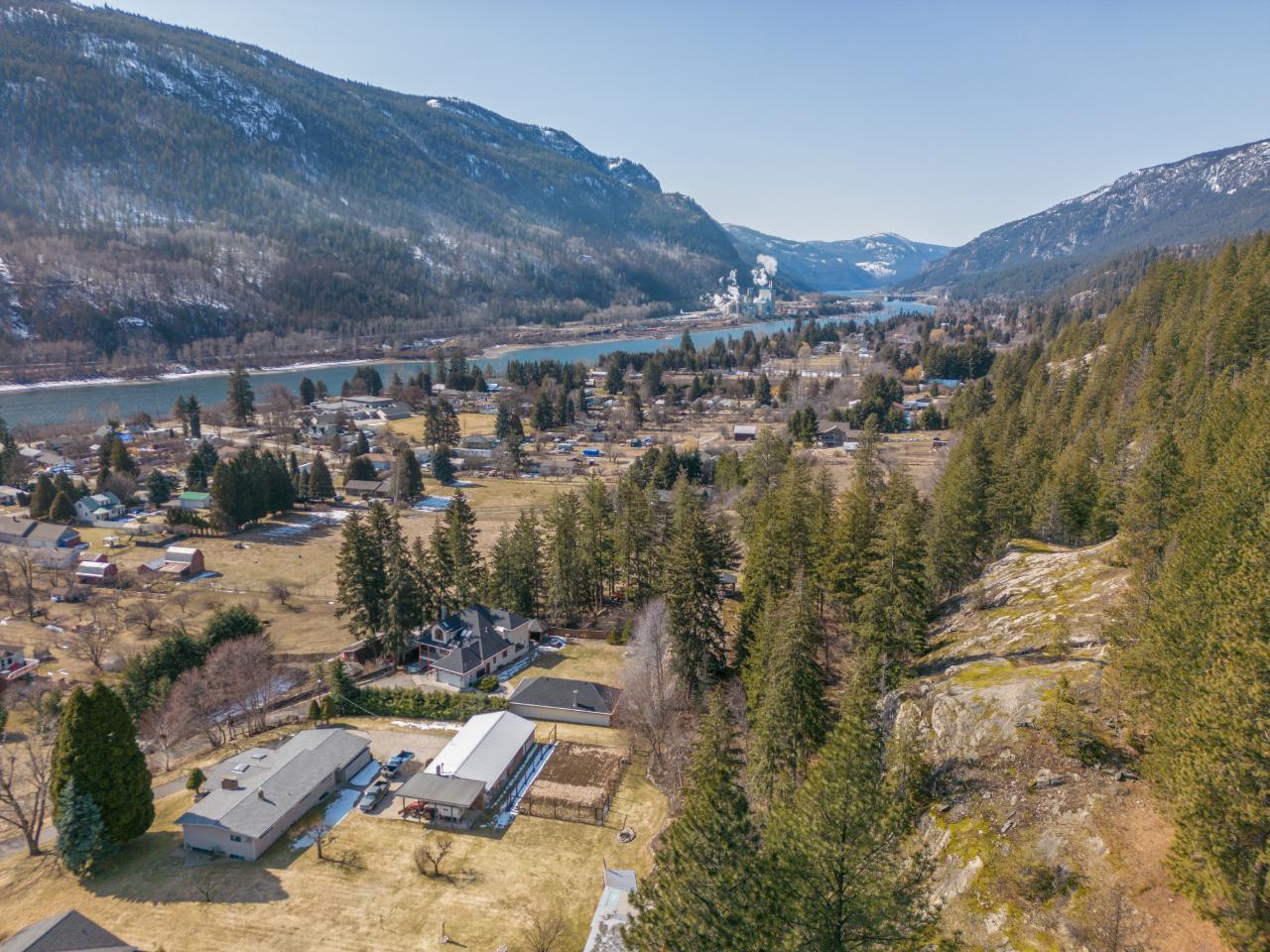 2977 Upper Levels Road, Castlegar, British Columbia  V0G 1X0 - Photo 49 - 2469572