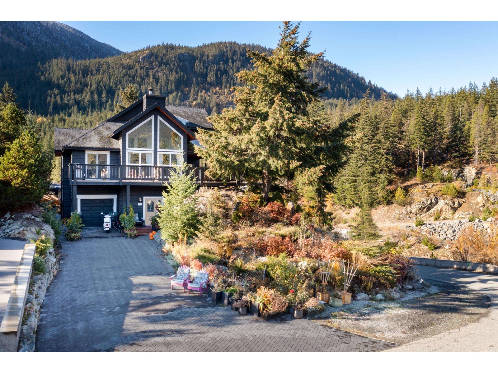 7467 Dogwood Street, Pemberton, British Columbia  V0N 2L0 - Photo 1 - R2751105