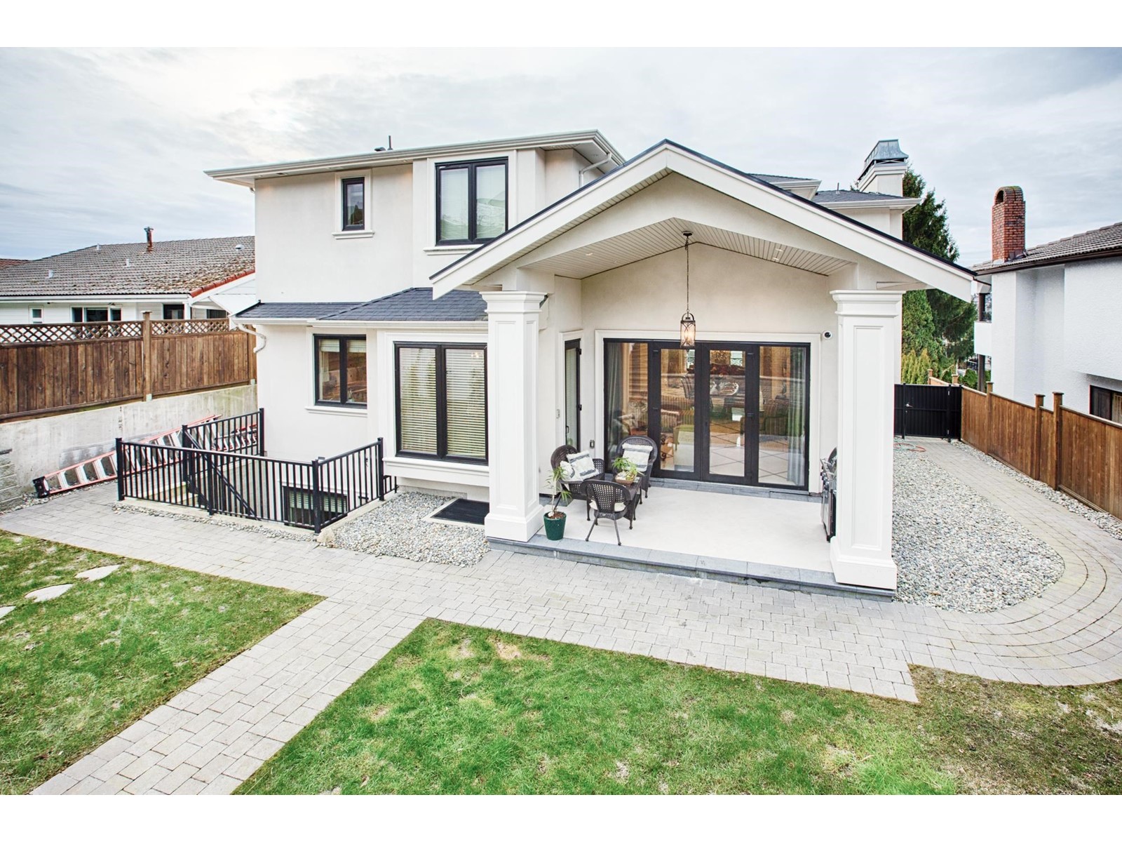 5538 Meadedale Drive, Burnaby, British Columbia  V5B 2E8 - Photo 2 - R2761053