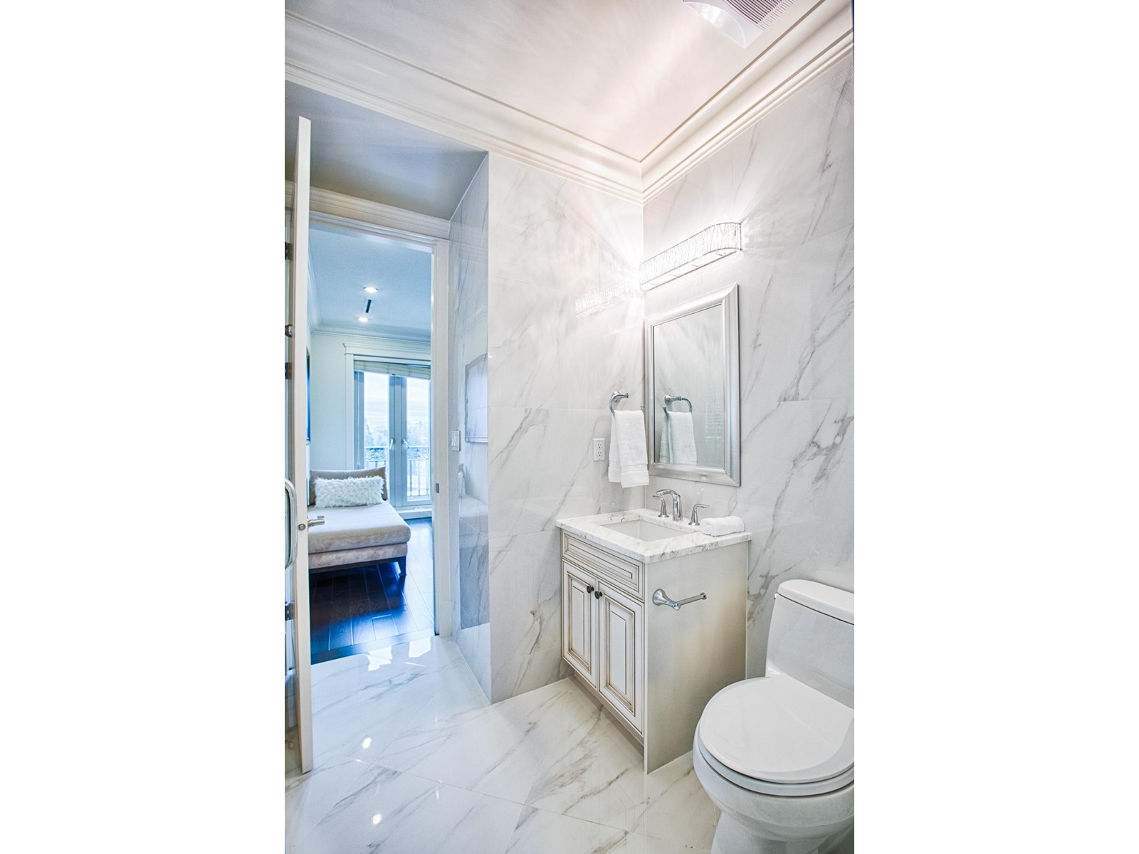 5538 Meadedale Drive, Burnaby, British Columbia  V5B 2E8 - Photo 16 - R2761053