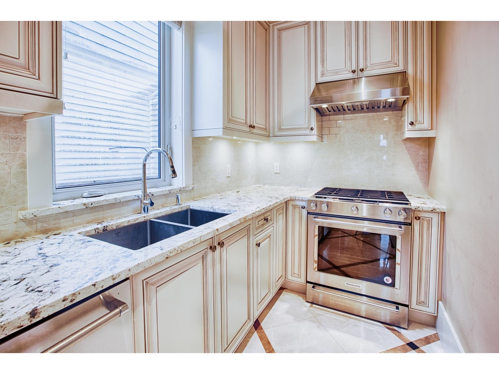 5538 Meadedale Drive, Burnaby, British Columbia  V5B 2E8 - Photo 10 - R2761053