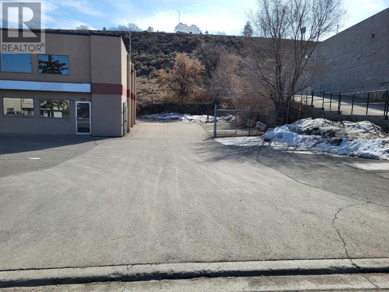 913 Laval Cres, Kamloops, British Columbia   - Photo 4 - 171818