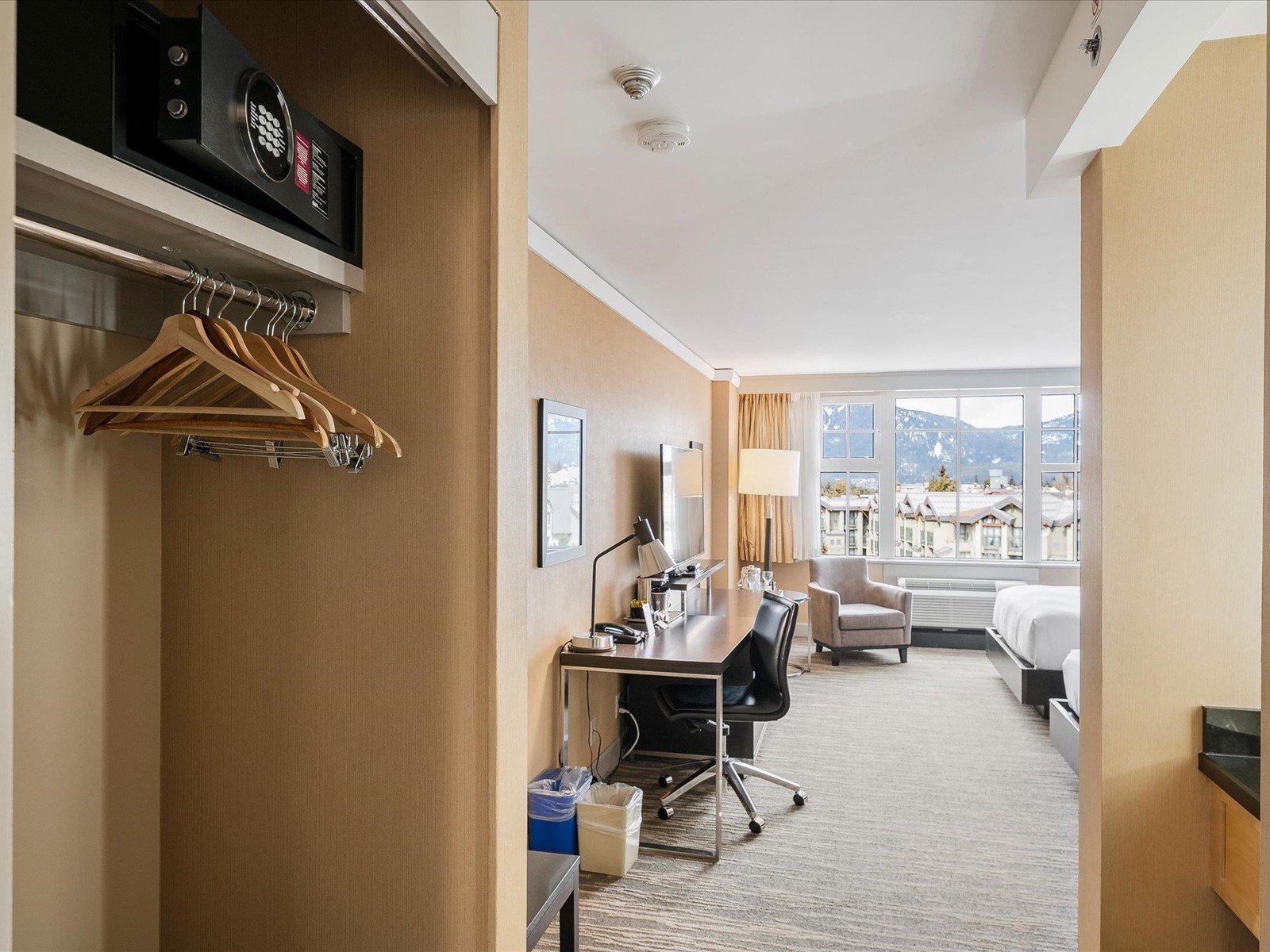 725 727-4050 Whistler Way, Whistler, British Columbia  V8E 1H9 - Photo 10 - R2762549