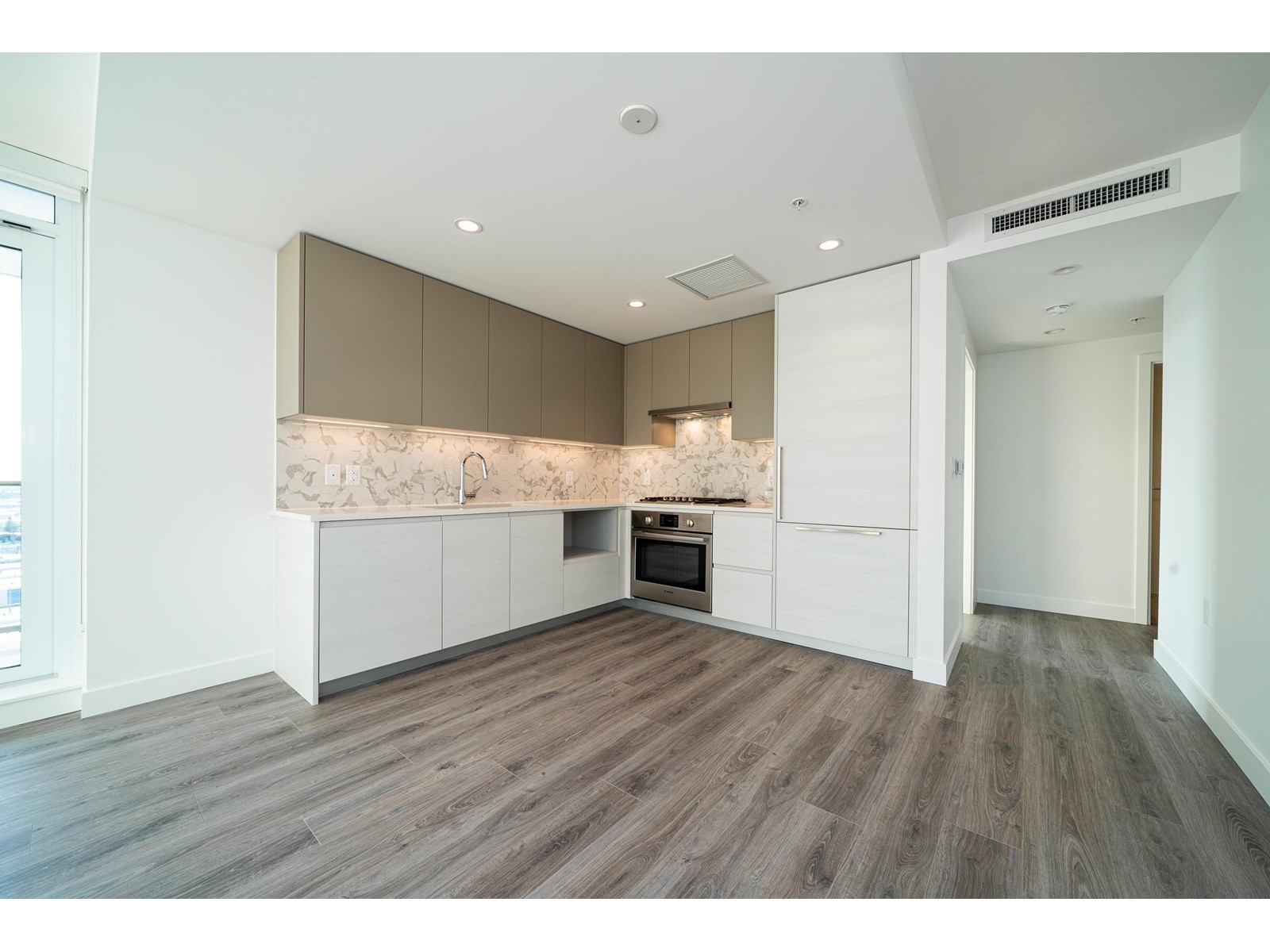 2002 8188 Fraser Street, Vancouver, British Columbia  V5X 0J8 - Photo 5 - R2747921