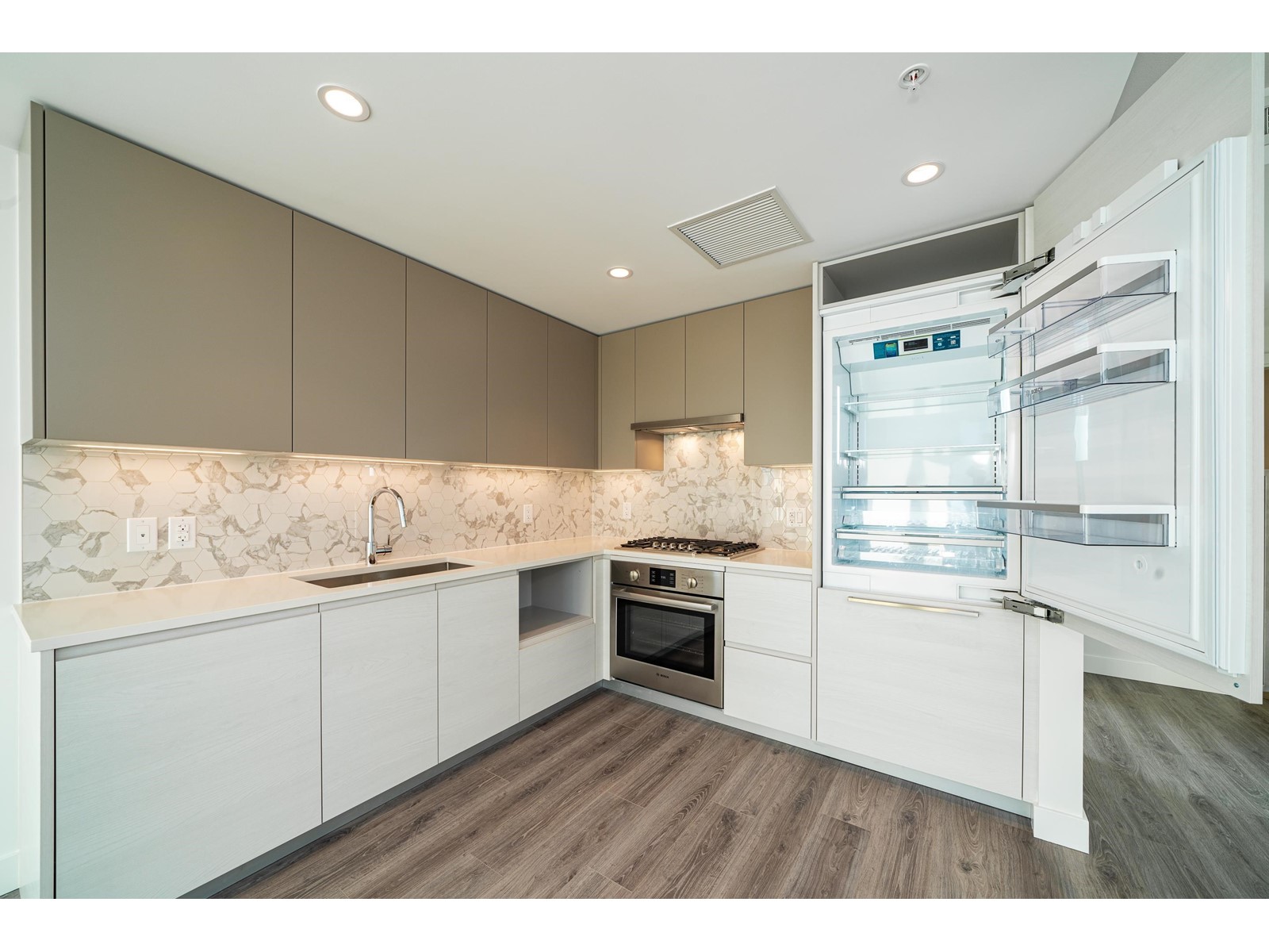 2002 8188 Fraser Street, Vancouver, British Columbia  V5X 0J8 - Photo 21 - R2747921