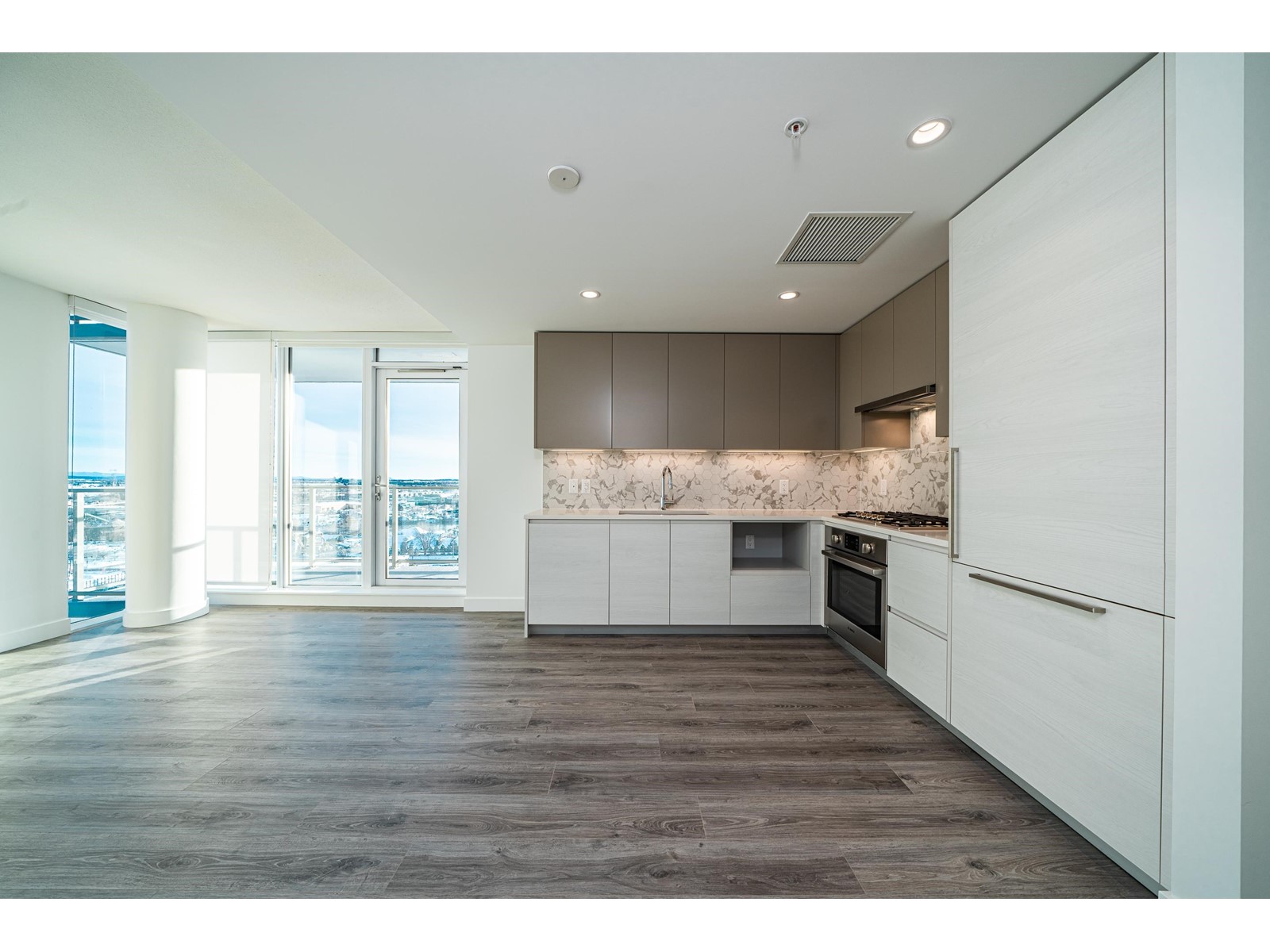 2002 8188 Fraser Street, Vancouver, British Columbia  V5X 0J8 - Photo 4 - R2747921