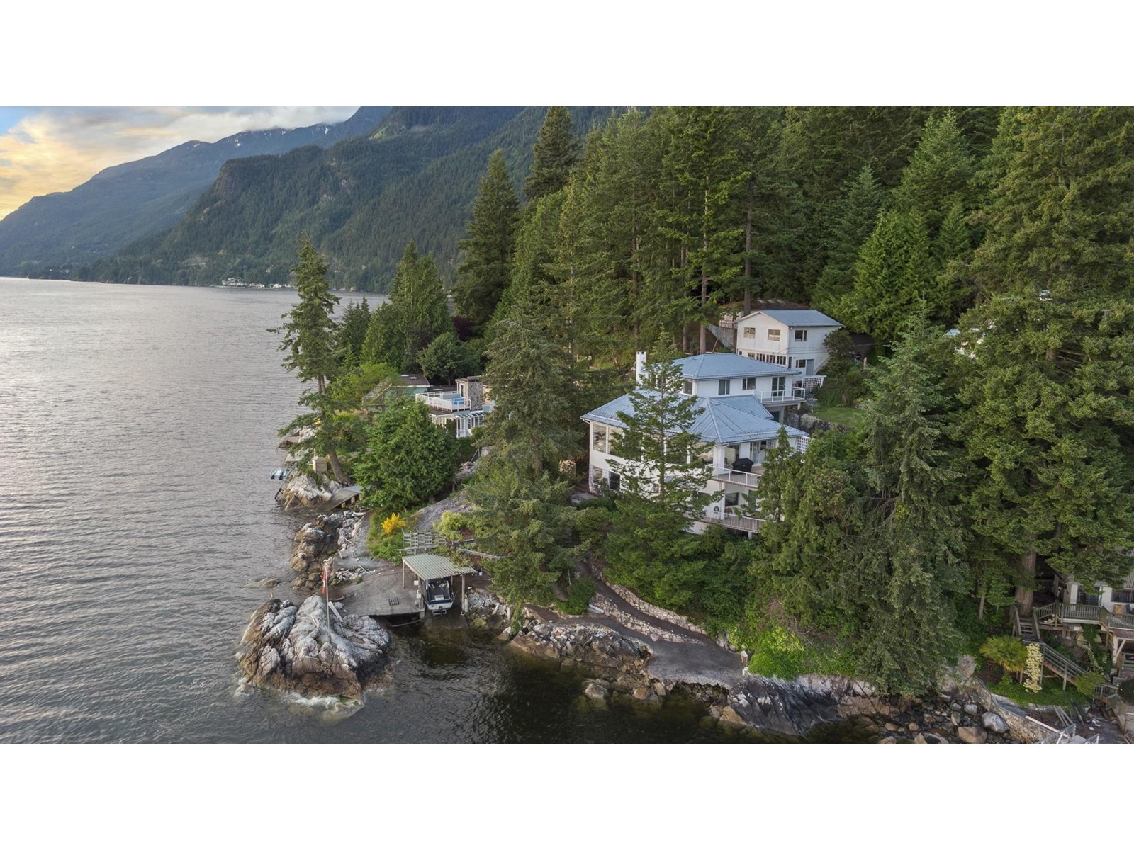6 MONTIZAMBERT WYND, vancouver, British Columbia