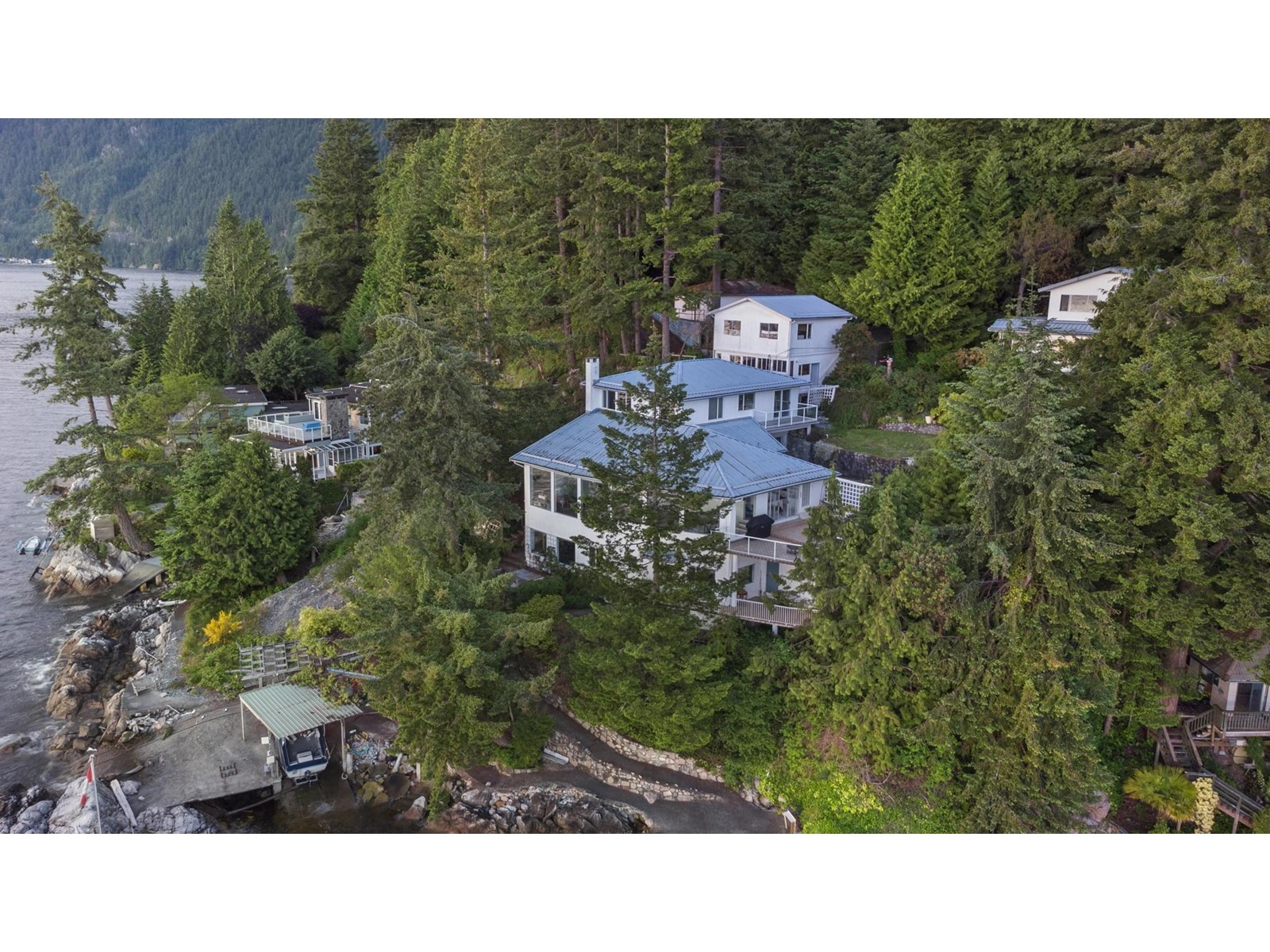6 Montizambert Wynd, Vancouver, British Columbia  V7W 1R8 - Photo 3 - R2763874