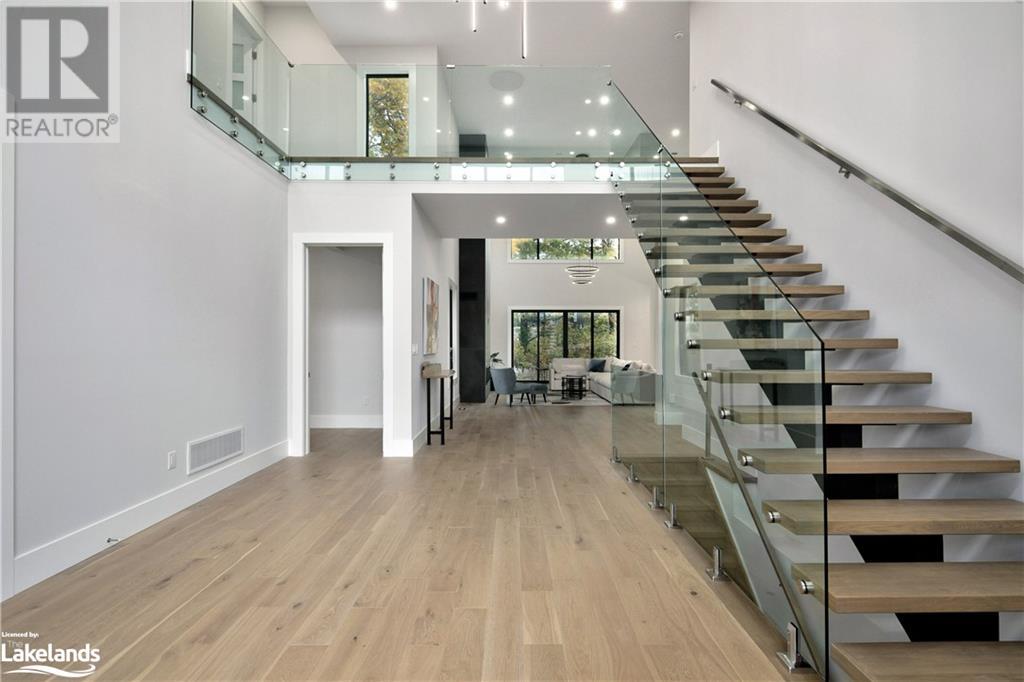 Photo 2 of listing located at 113 NIPISSING Crescent