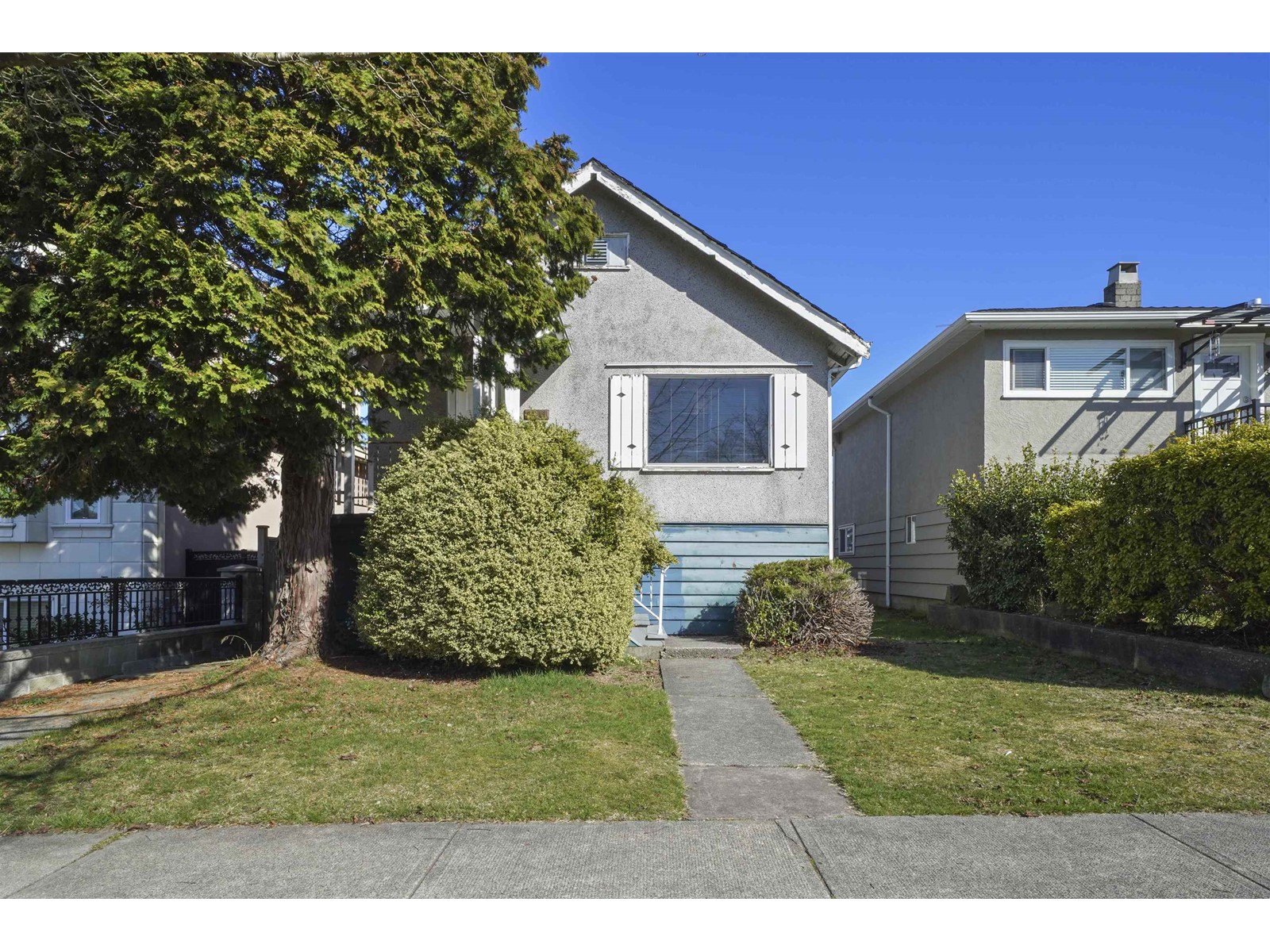 3241 COLERIDGE AVENUE, vancouver, British Columbia V5S3A6