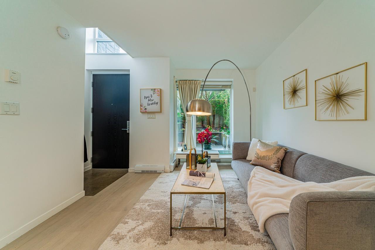 Listing Picture 4 of 21 : 5987 WALTER GAGE ROAD, Vancouver / 溫哥華 - 魯藝地產 Yvonne Lu Group - MLS Medallion Club Member