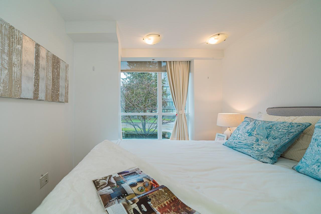 Listing Picture 12 of 21 : 5987 WALTER GAGE ROAD, Vancouver / 溫哥華 - 魯藝地產 Yvonne Lu Group - MLS Medallion Club Member