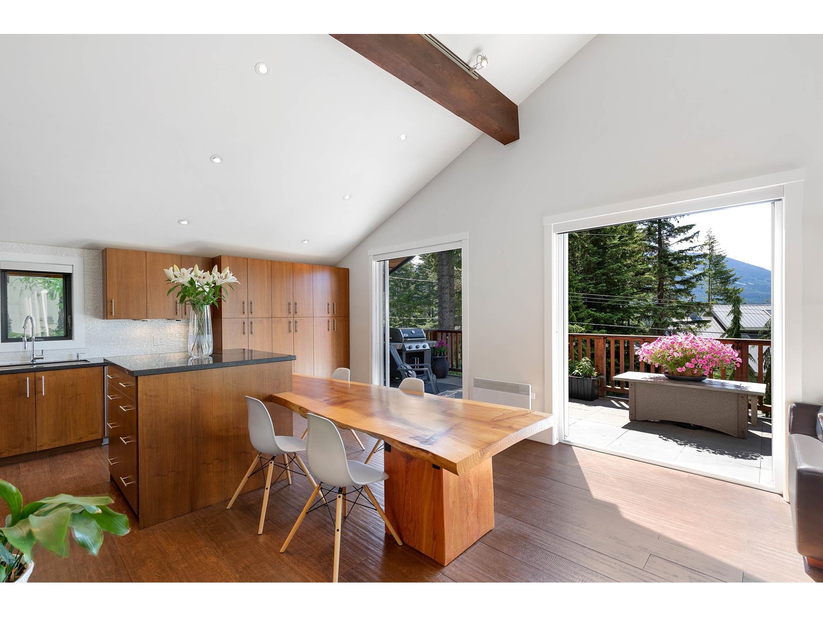 8313 Chalet Drive, Whistler, British Columbia  V8E 0G3 - Photo 7 - R2750558