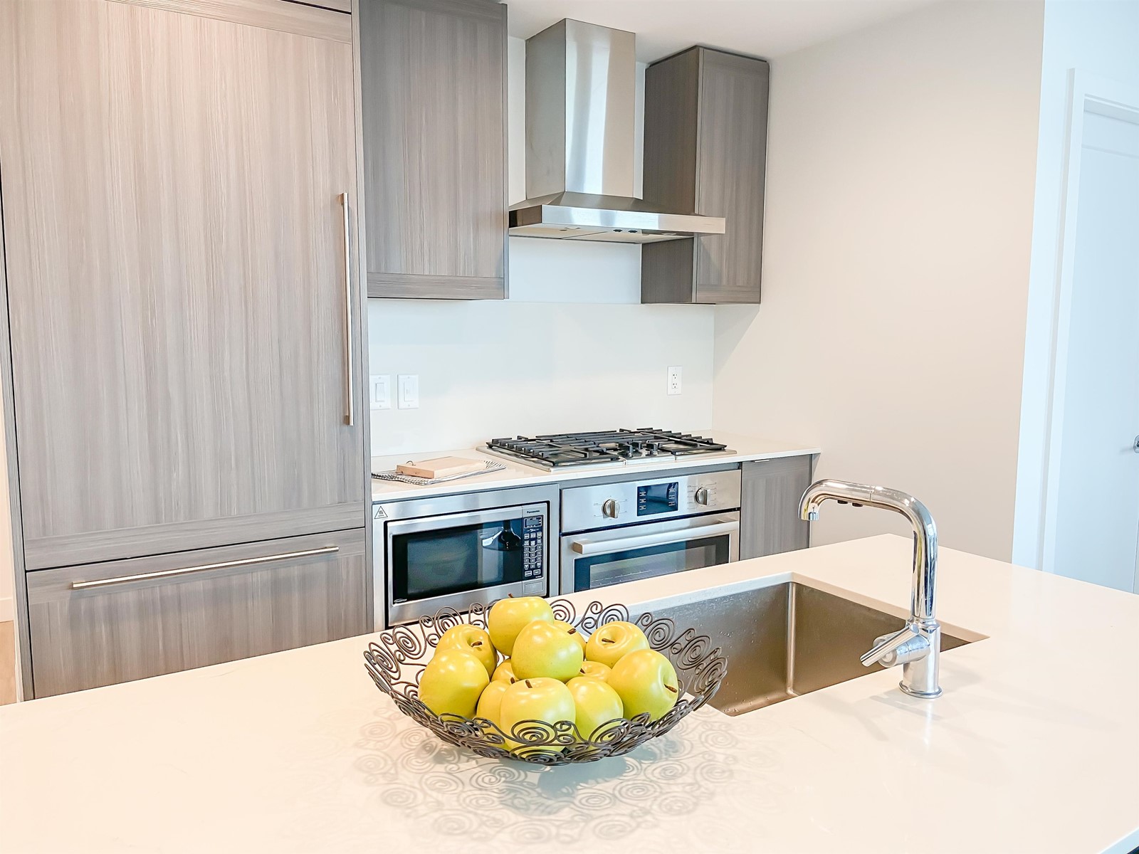 2004 2311 Beta Avenue, Burnaby, British Columbia  V5C 0M1 - Photo 10 - R2766845