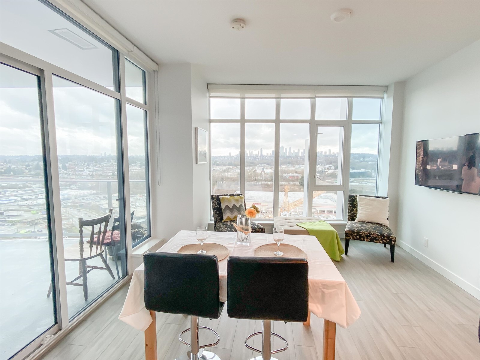 2004 2311 Beta Avenue, Burnaby, British Columbia  V5C 0M1 - Photo 3 - R2766845