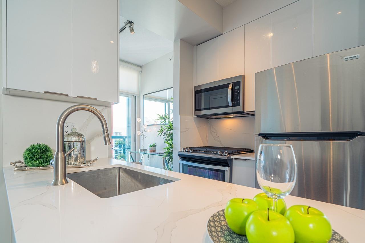 Listing Picture 9 of 28 : 3208 1239 W GEORGIA STREET, Vancouver / 溫哥華 - 魯藝地產 Yvonne Lu Group - MLS Medallion Club Member