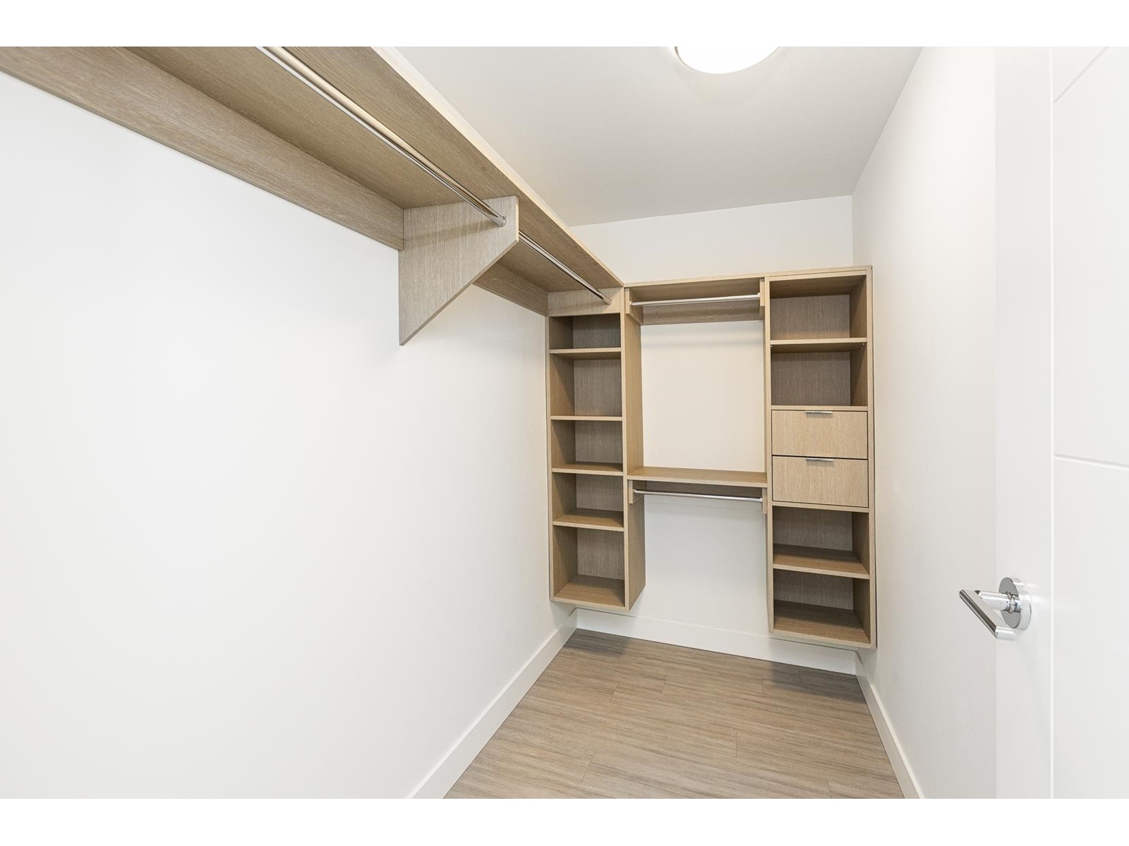 6428 Silver Avenue, Burnaby, British Columbia  V0V 0V0 - Photo 6 - R2767851