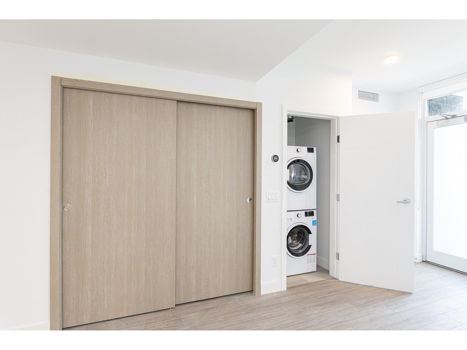 6428 Silver Avenue, Burnaby, British Columbia  V0V 0V0 - Photo 11 - R2767851