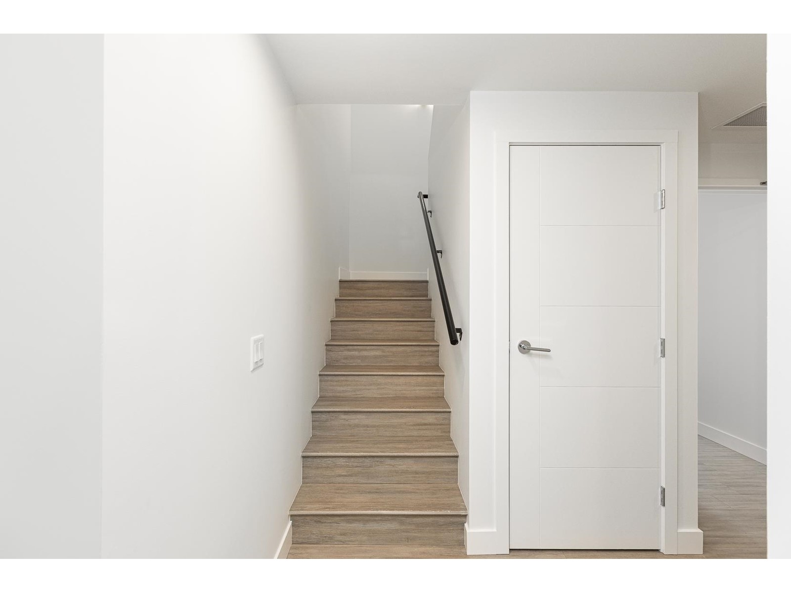 6428 Silver Avenue, Burnaby, British Columbia  V0V 0V0 - Photo 4 - R2767851