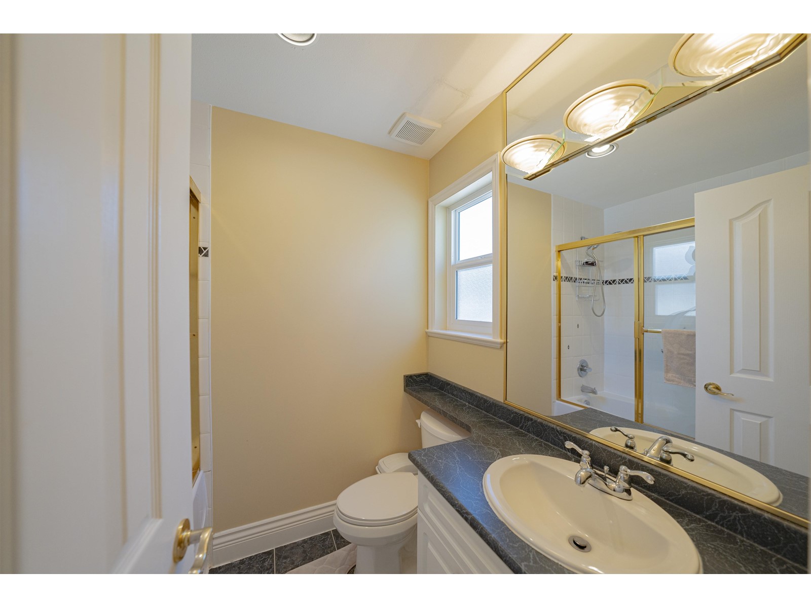 3155 Silverthrone Drive, Coquitlam, British Columbia  V3E 3C3 - Photo 28 - R2768875